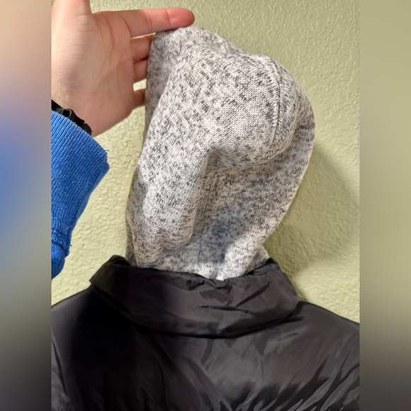 Hurley Kids Black Puffer Vest with Gray Sleeves - Picture 4 of 4